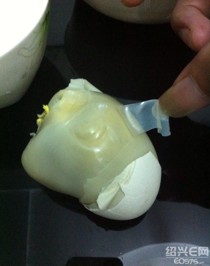 绍兴城南世纪联华超市惊现假鹅蛋
