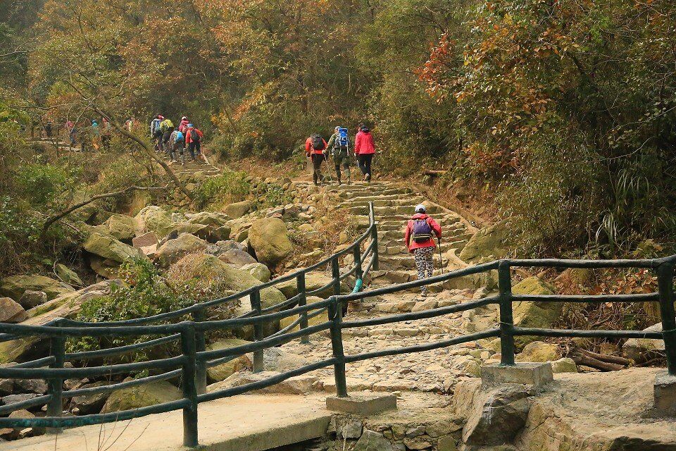 漫步游步道 登顶栲栳山