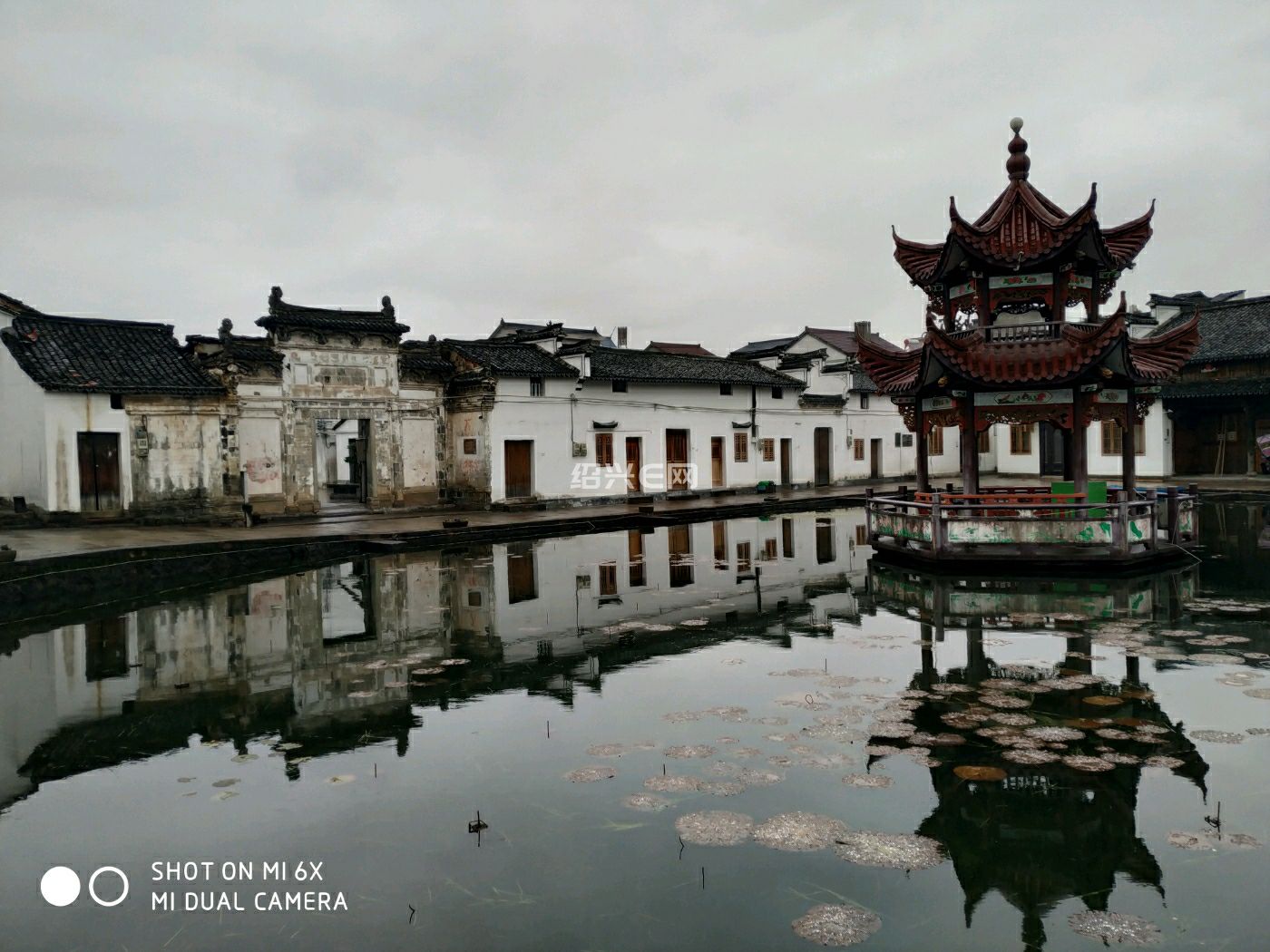 越地人文·古城 东阳李宅,原来叫蟾程,蟾就襜蜍,民间亦有"刘海戏金蟾"