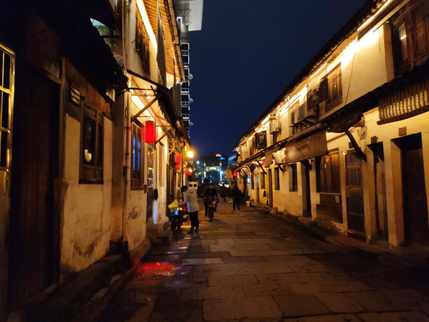 书圣故里,老街夜晚安静的生活.