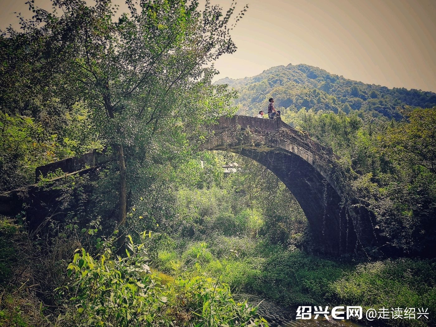 夏履镇莲增村寨口桥位于莲花岗和紫岩山2019.10.