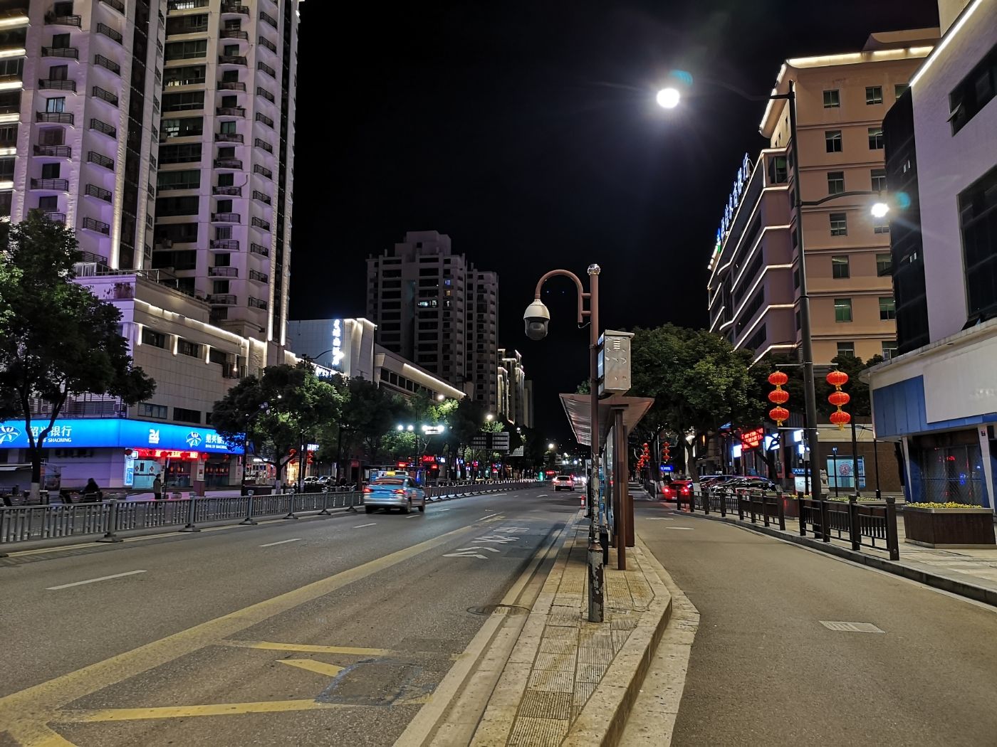 正月初八夜晚,城区街道实拍.2020.2.