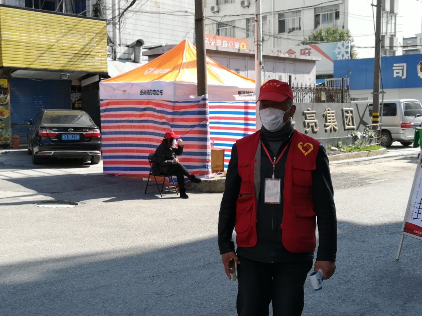 致敬逆行者~社区网格员,你们为这个城市筑起战"疫"防线.2020.2.7