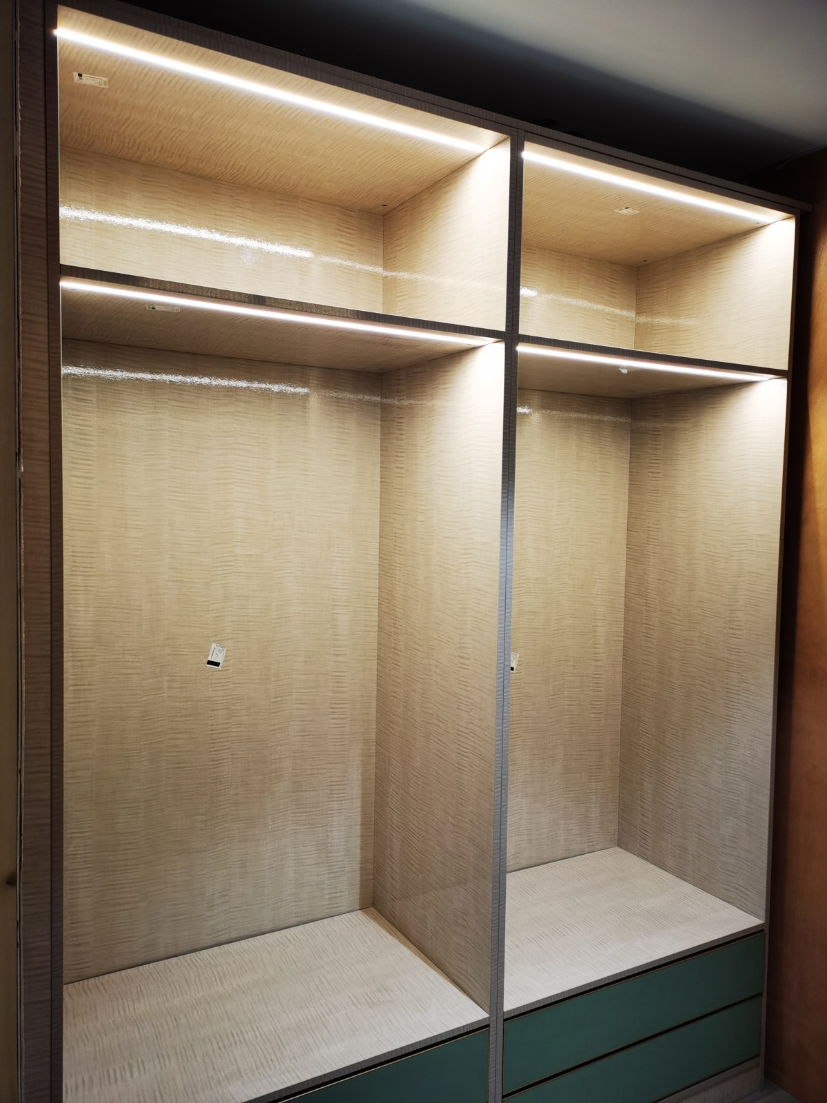 三,影木 灯带衣柜 无柜门 1.93长×2.4高×0.6深