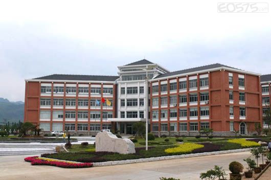 新昌中学简介——新昌澄潭中学