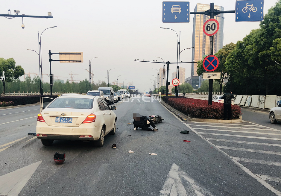 凤林路口与尹大线交叉口发生车祸电瓶车车主头肿大|绍兴杂谈 绍兴e