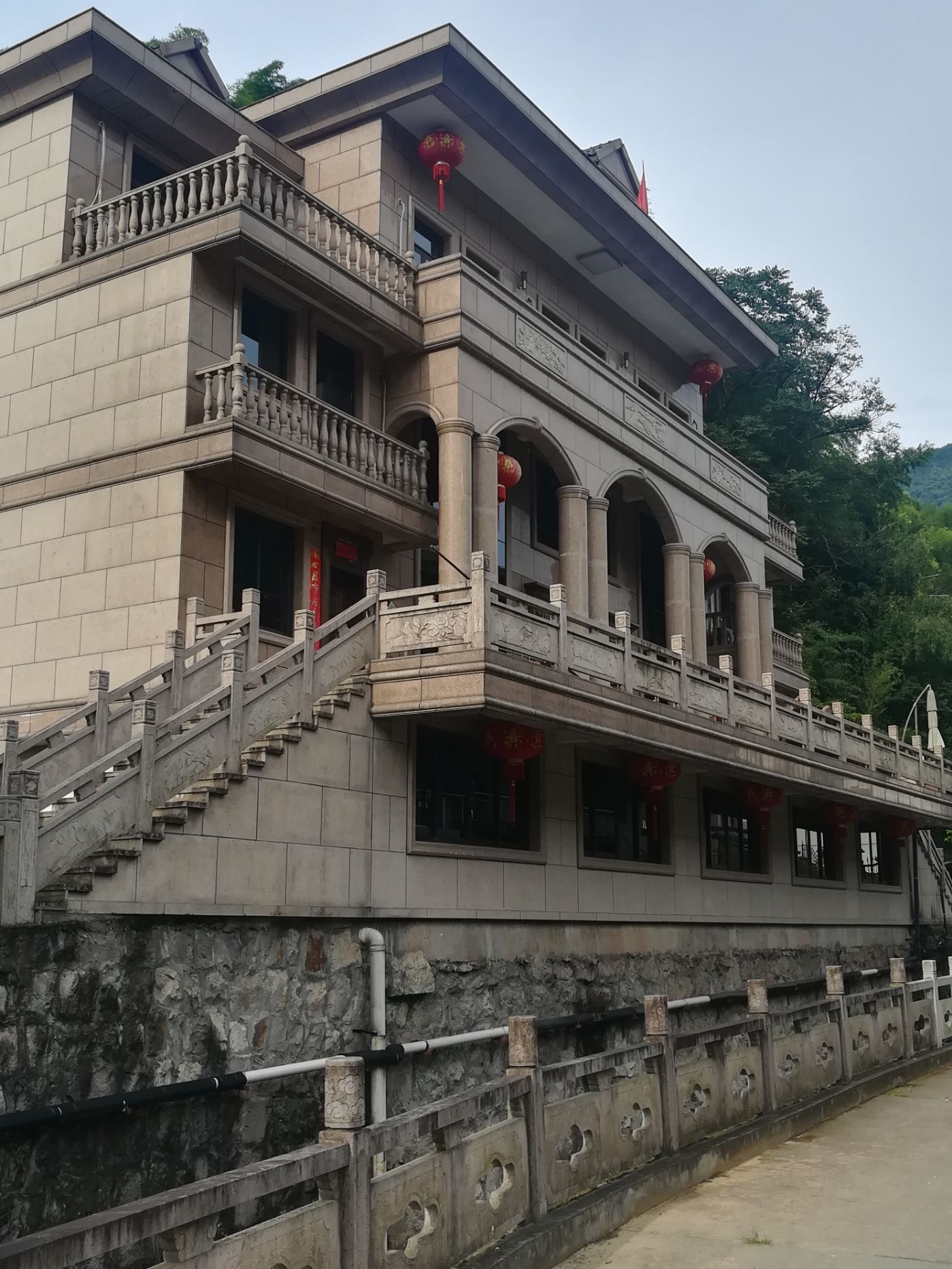 诸暨市东和乡冯蔡村是一个有着千年文化底蕴的古村落.2020.7.19