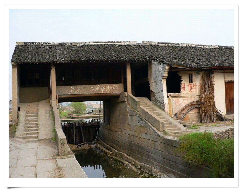 华舍老街悠悠然跌进一幅浓彩的水乡画卷里