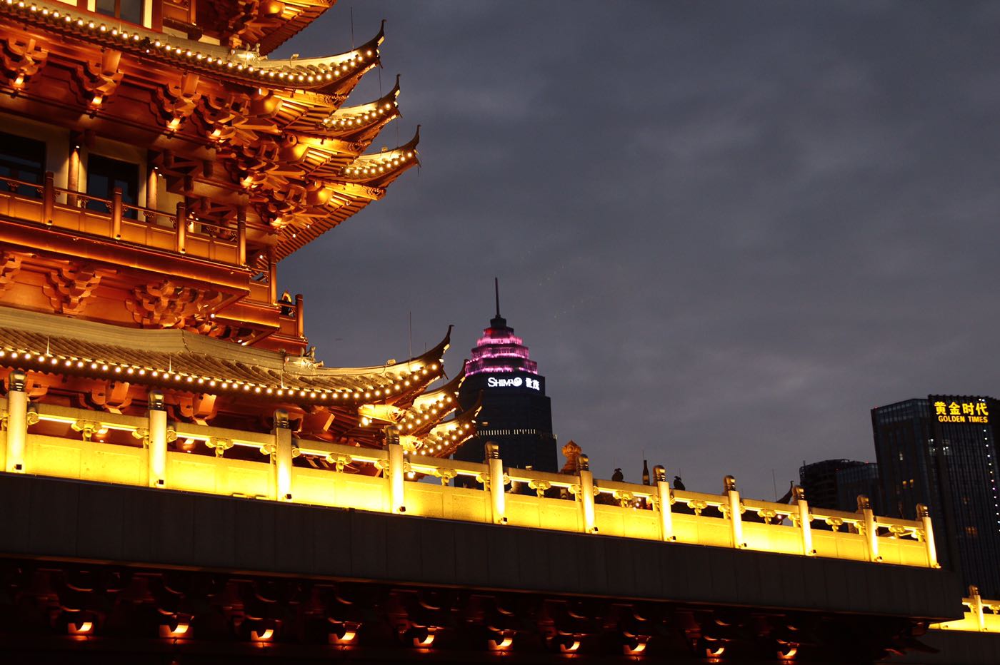2019.4.24#图说绍兴第四期# 迪荡湖公园夜景