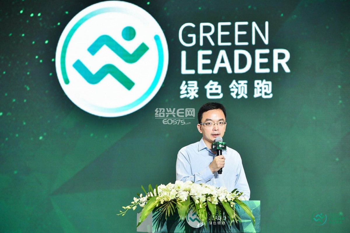 图为:红星美凯龙家居集团副总裁张贤现场致辞